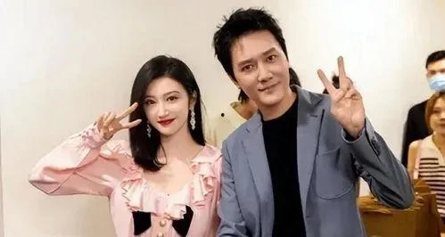 每日大赛冠军作品展示：明星情侣互动花絮